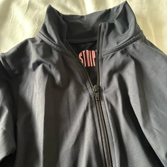 STRIPT hip zip, muscle tank, smooth capri SET - Picture 6 of 7